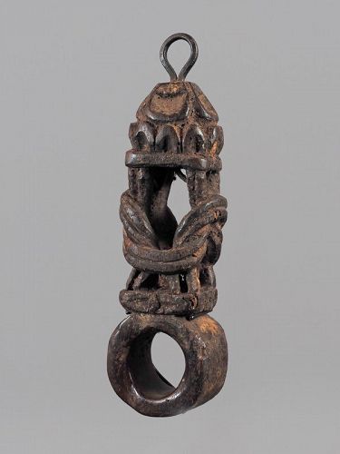 Ghurra N°151 with a great rope knot sculpture
