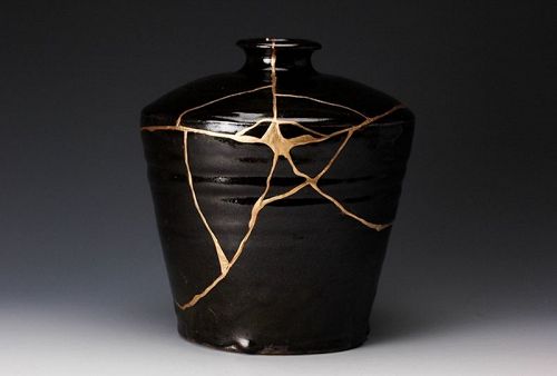 Ceramic Jar with Gold Repair by Living National Treasure Kondō Yuzō