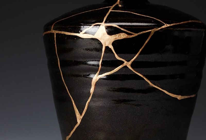 Ceramic Jar with Gold Repair by Living National Treasure Kondō Yuzō