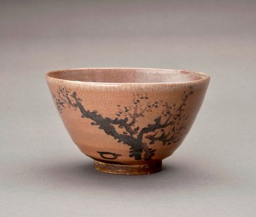 A Porcelain Kyo-ware Tea Bowl by Eiraku Zengoro  XIV (1852-1927)