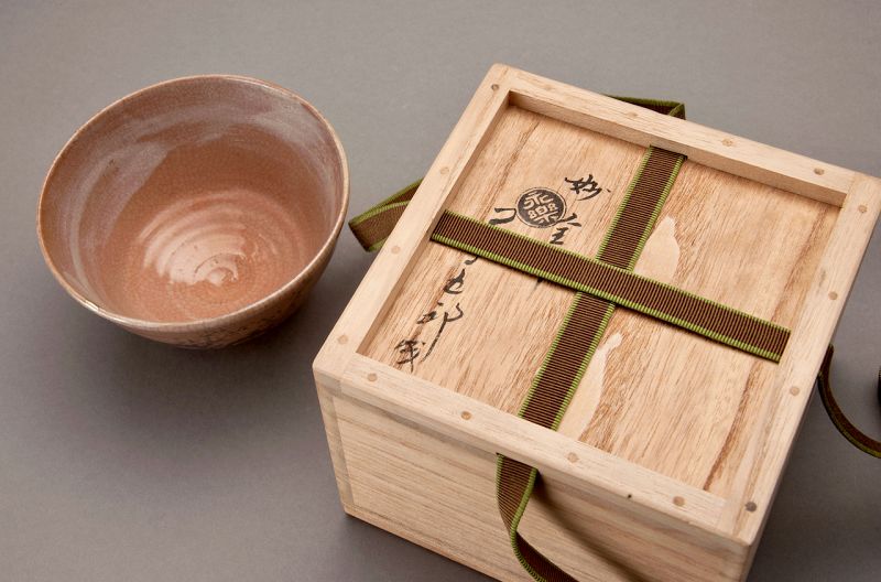 A Porcelain Kyo-ware Tea Bowl by Eiraku Zengoro XIV (1852-1927)