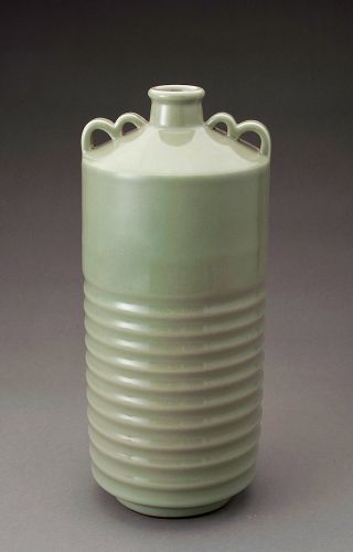 A Celadon Vase by Inoue Ryosai III