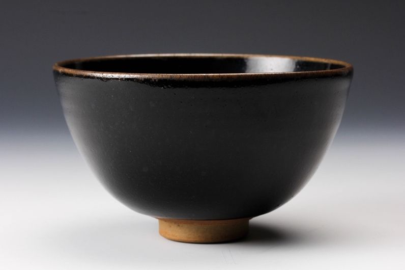 A “Koyo” Tenmoku Tea Bowl with Silk Pouch by Touetsu Kiln