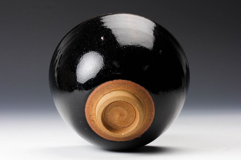 A “Koyo” Tenmoku Tea Bowl with Silk Pouch by Touetsu Kiln