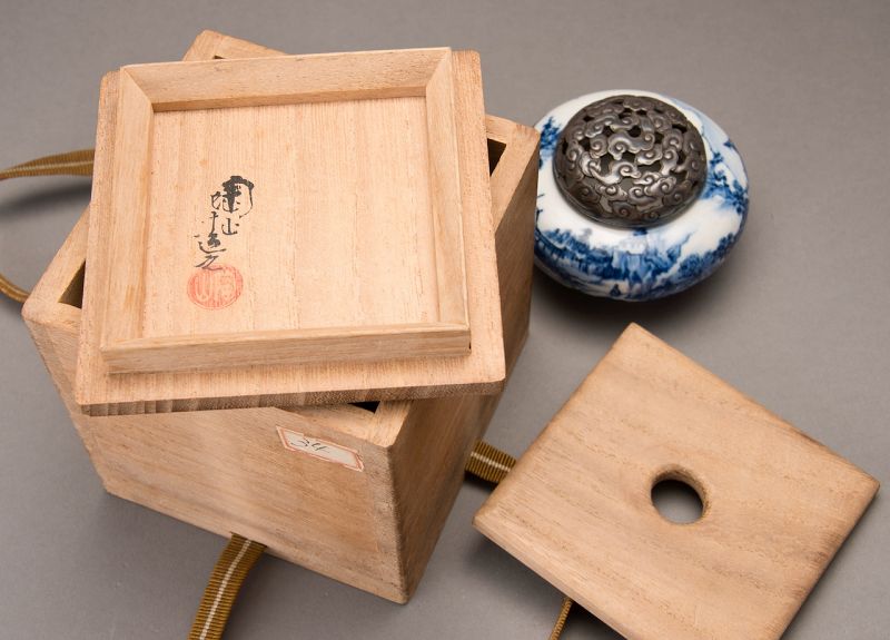 A Porcelain Incense Burner by Imperial Court Artist Ito Tozan