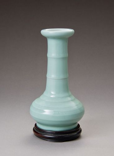 A Song Dynasty Style Celadon Vase by Suwa Sozan II
