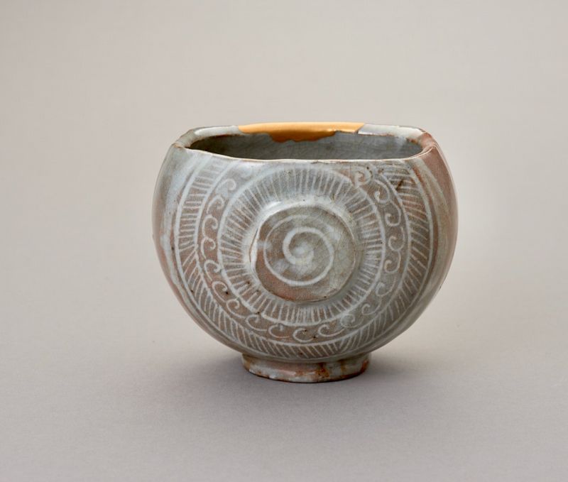 An Excavated Mishima Tea Bowl with Maki-e Gold Repair [Tokugawa Clan]