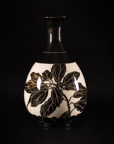 A Large Karatsu Floral Vase by Nakazato Tarōemon the 14th