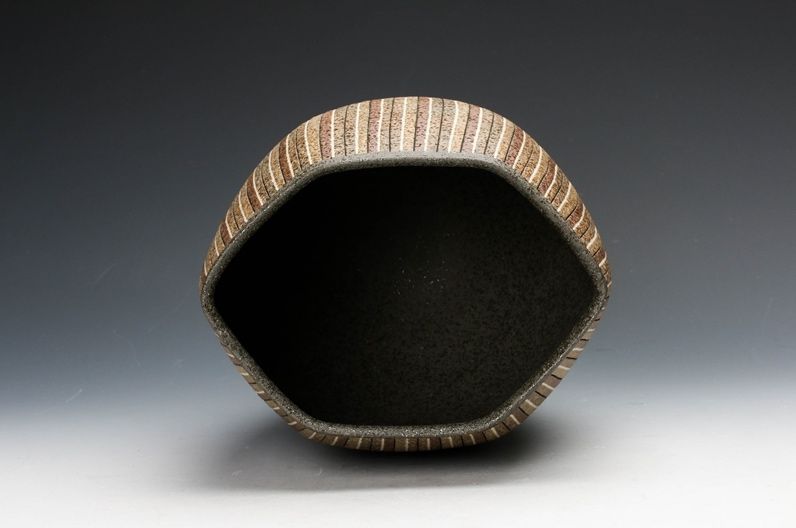 An Inlaid Clay Vase / Mizusashi by Nishida Shinya