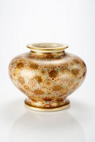 Chozan  - A Japanese globular Satsuma vase