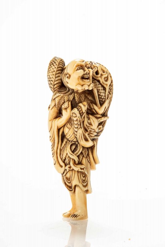 An ivory netsuke depicting Chinnan Sennin, an immortal hermit