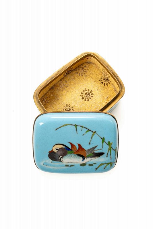 A Japanese cloisonné kogo box depicting a mandarin duck