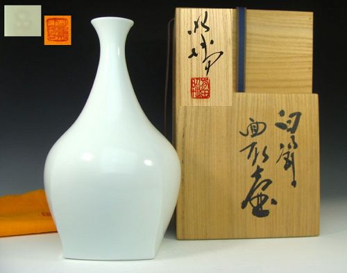 Living National Treasure Maeta Akihiro Hakuji Vase