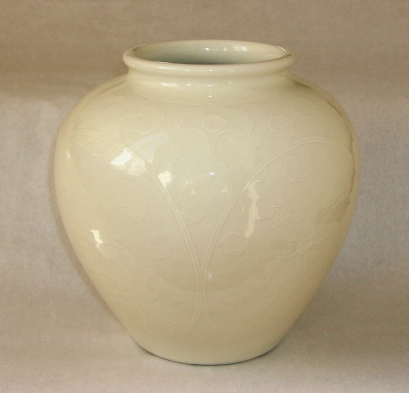 Lovely White Relief Design Works Vase by Seifu Yohei IV