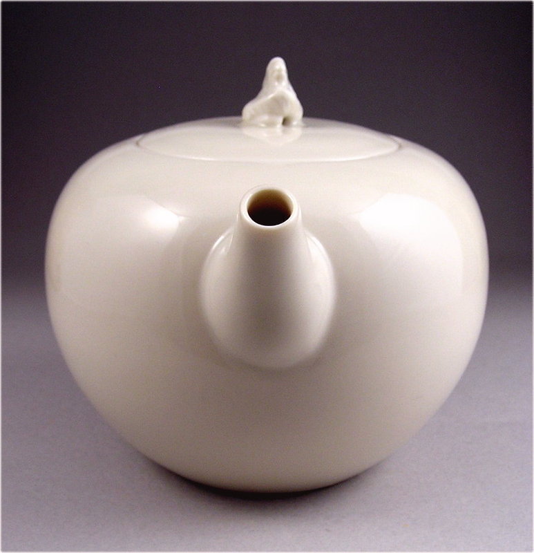 Fine Japanese Taihakuji Porcelain Water Jug by Seifu Yohei IV