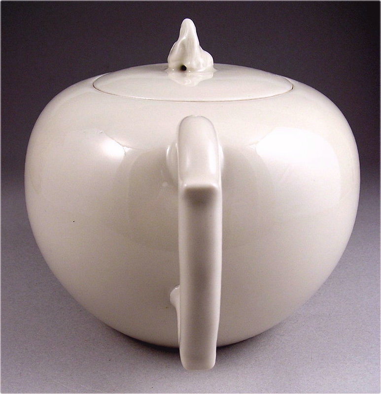 Fine Japanese Taihakuji Porcelain Water Jug by Seifu Yohei IV