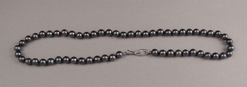 Lovely Vintage Black Pearl Necklace