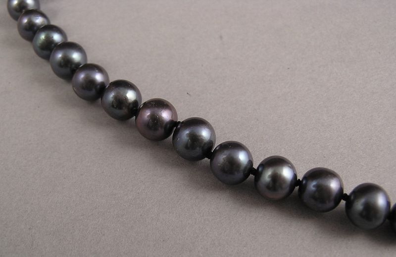 Lovely Vintage Black Pearl Necklace