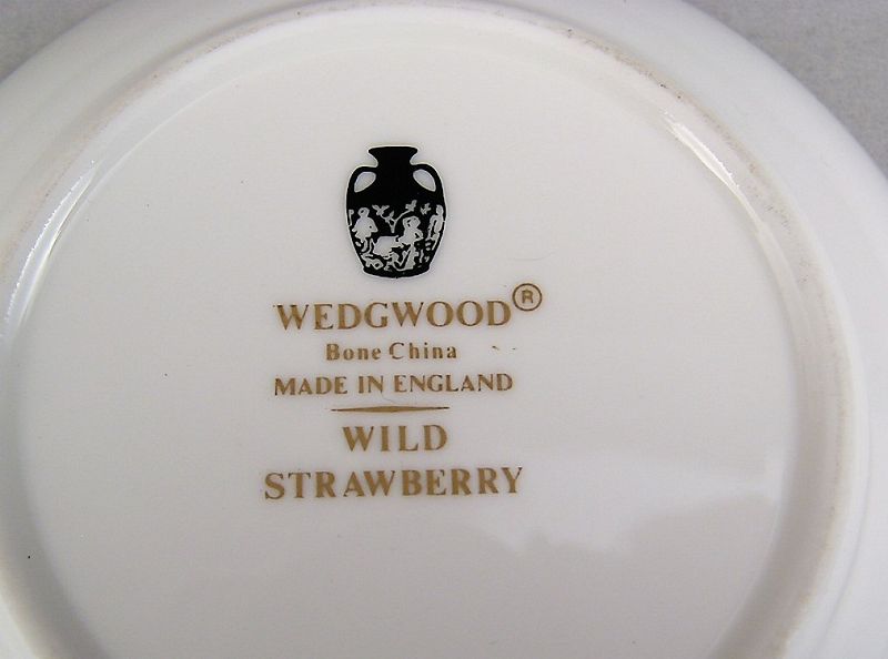 Pretty Wedgewood Bone China Dish Wild Strawberry w/Original Box