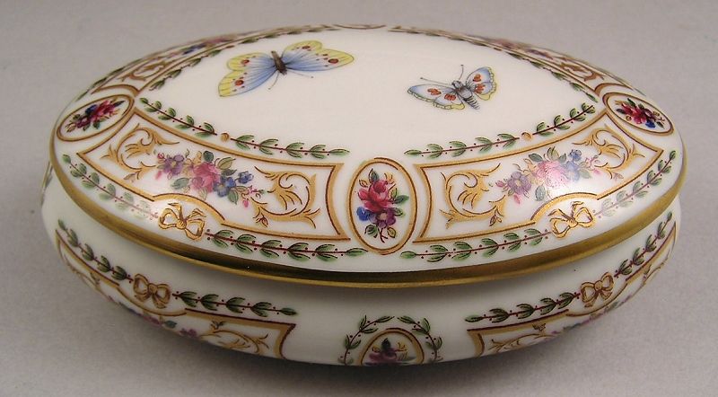 Fine French Limoges Porcelain Trinket Box with Butterflies and Flowers