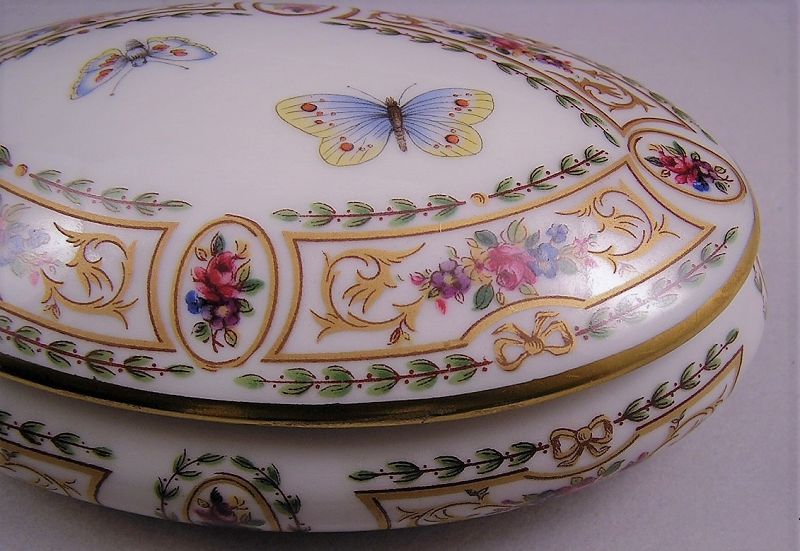 Fine French Limoges Porcelain Trinket Box with Butterflies and Flowers
