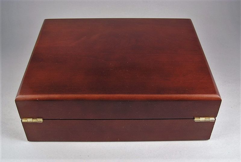 Finely Crafted Mahogany Cigar Humidor Box by Beckett 1999