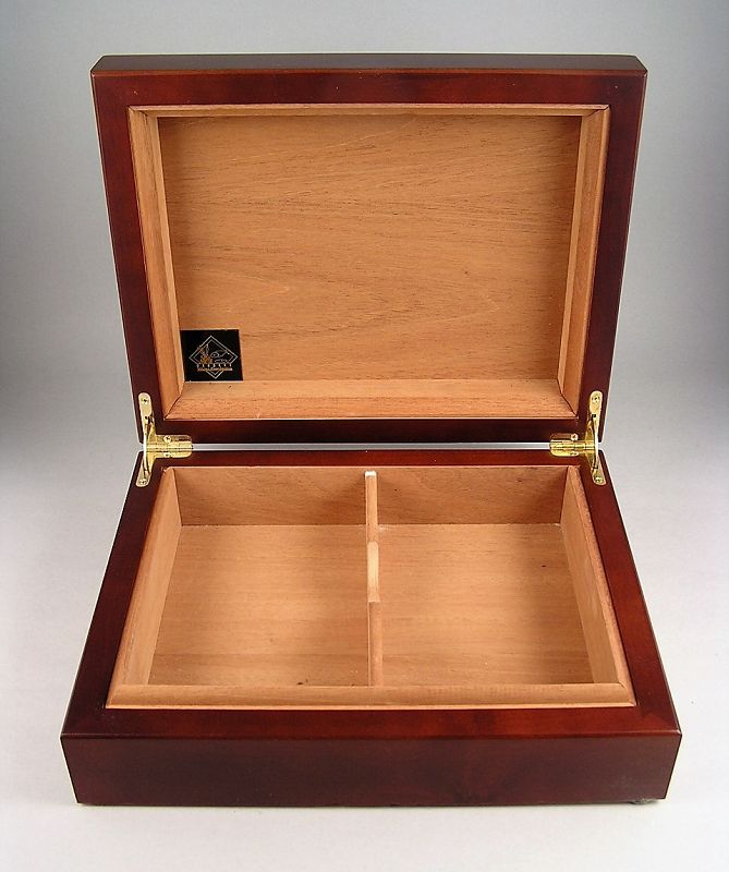 Finely Crafted Mahogany Cigar Humidor Box by Beckett 1999