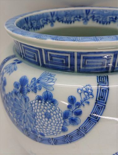 Additional photos for Japanese Ko Imari Porcelain Jar