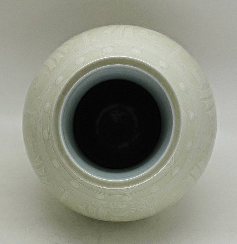 Additional photos for Fine Japanese Porcelain Vase by Nakamura Toko IV