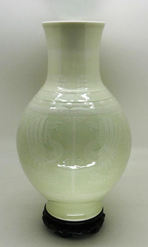 Very Fine Japanese Porcelain Vase by Nakamura Toko IV, Ho-o Bird.