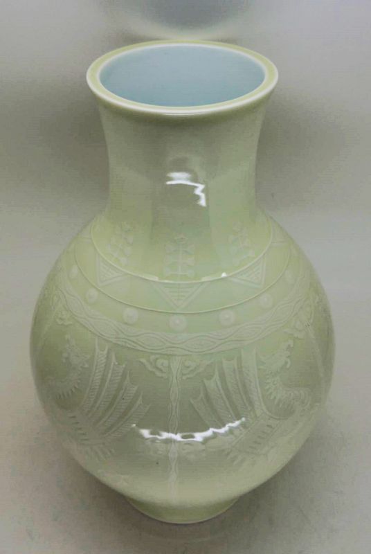 Very Fine Japanese Porcelain Vase by Nakamura Toko IV, Ho-o Bird.