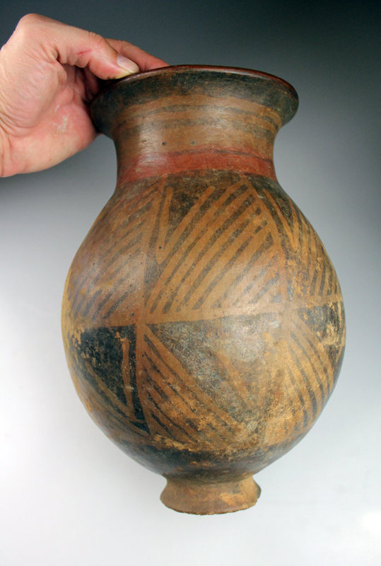 Very large Pre-columbian Narino painted pottery vessel!