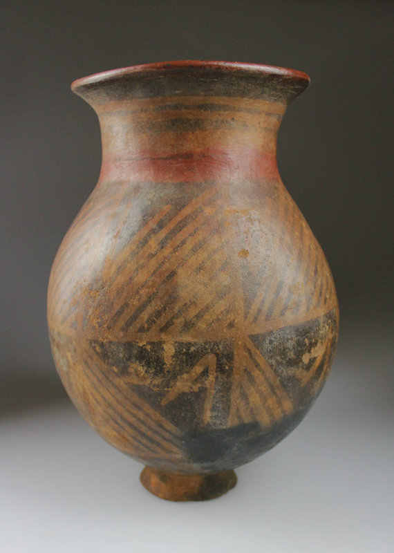 Very large Pre-columbian Narino painted pottery vessel!