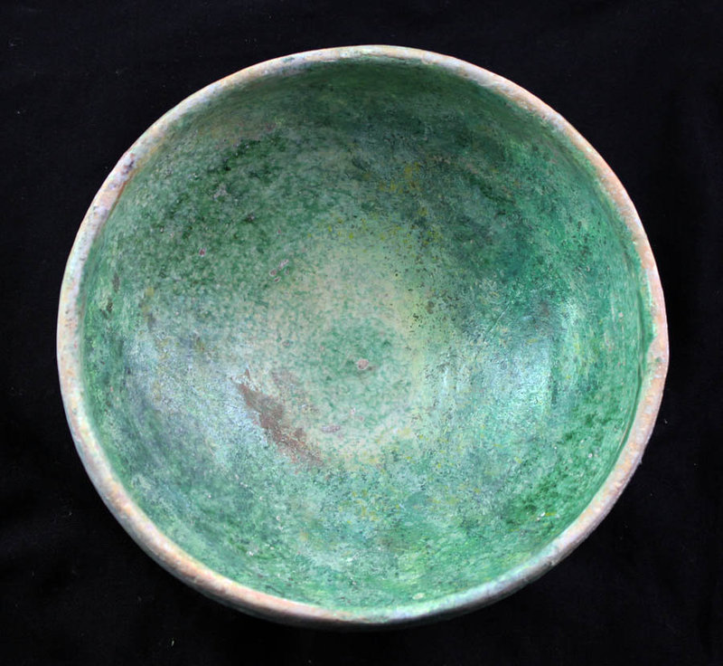 Nice Islamic pottery bowl, 11th.-12th. century AD