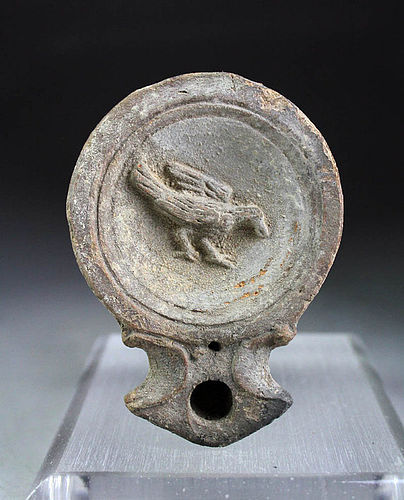 Rare Roman pottery olilamp with Raven, 1st. century AD