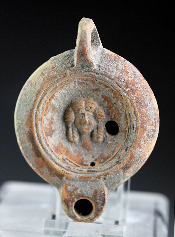 Superb Roman pottery Oil Lamp from the M. Novius Justus workshop