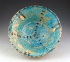 Torquoise Islamic pottery bowl w. iridescence, 12. cent. AD