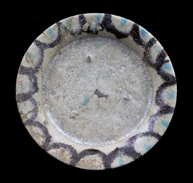 Beautiful Islamic polychrome pottery Dish w iridescence 12th. cent.