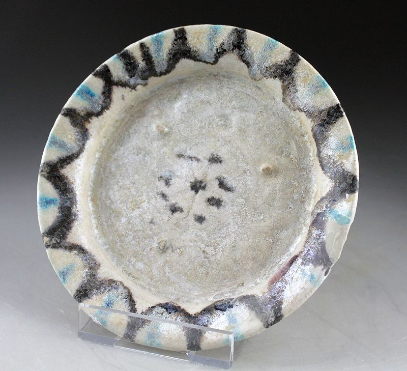 Beautiful Islamic polychrome pottery Dish w iridescence 12th. cent.