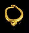 Rare Assyrian Gold bow earring with granulated tip, ca. 1500 BC!