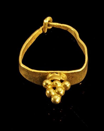 Fine Assyrian Gold bow earring with granulated tip, ca. 1500 BC!