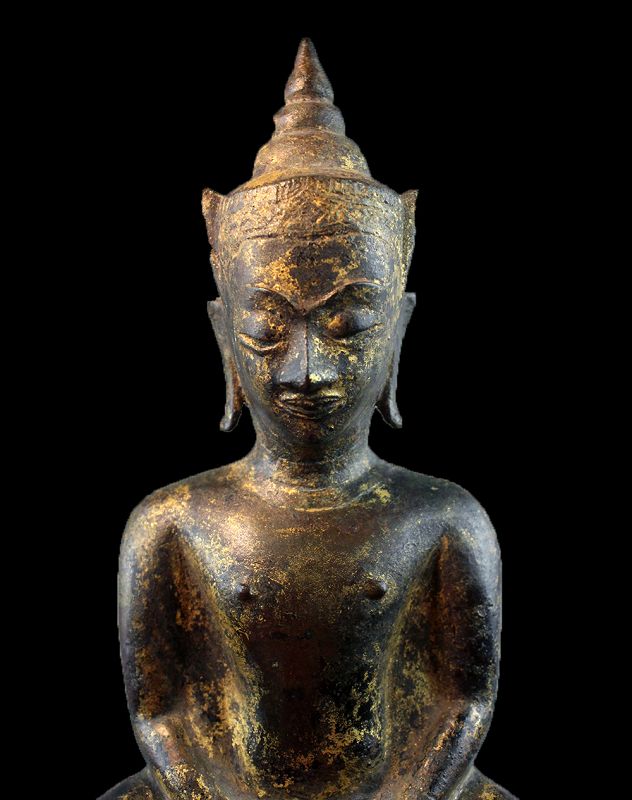 Important Thai gilt bronze figure of the seated buddha, 15th. century