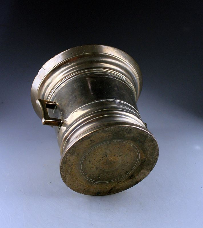 Important North-European white bronze apothecary mortar, ca. 1690