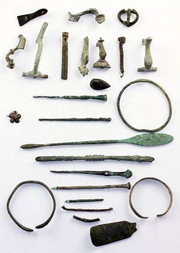Nice lot of 25 Roman bronze objects, medical, pins, fibulas!