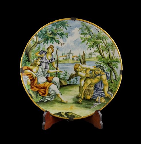 Lovely 19th. c. Italian majolica platter or charger w classic motif!
