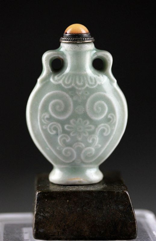 Rare Chinese celadon porcelain snuff bottle, Quan Zhi, 1720-1750!