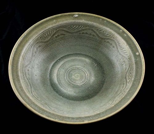 Choice large Sisatchanali Thai pottery dish - Ming dynasty shipwreck!