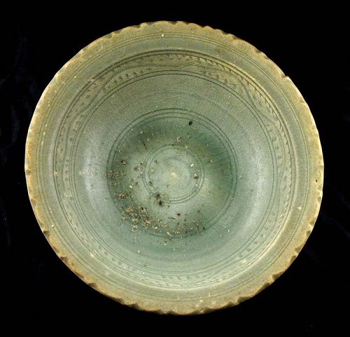 Huge Sisatchanali Thai pottery dish from Ming dynasty shipwreck!