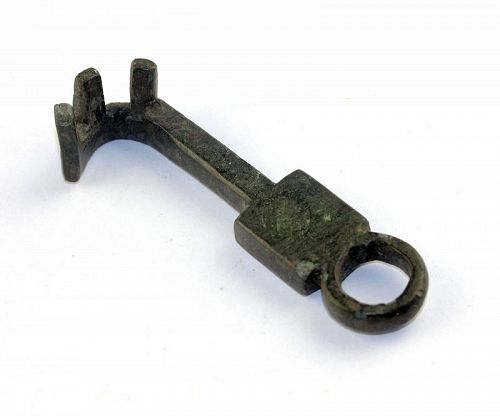 Large and elaborate Roman bronze key, 1st.-3rd. century AD