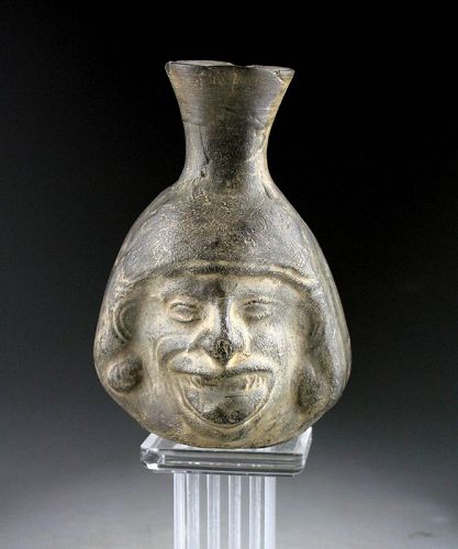 A Late Moche - Chimú Blackware head Vessel, 7th.-9th. cent.